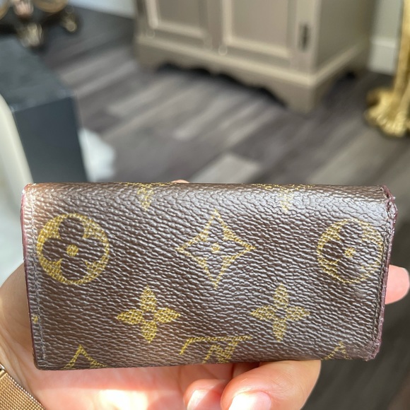 Louis Vuitton key holder - Picture 3 of 10